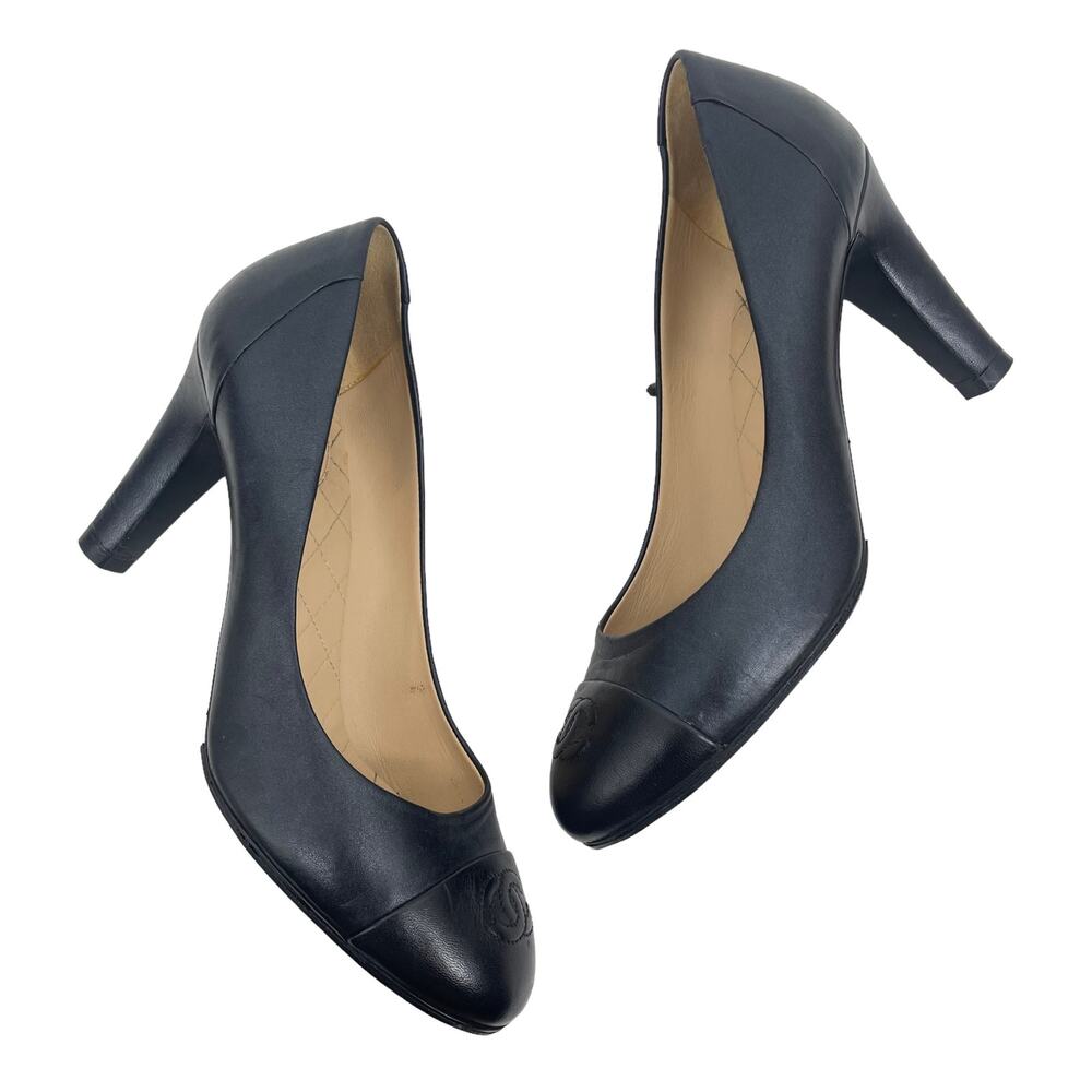 Chanel Cap Toe Leather Pumps CC Interlocking Logo Black Navy Size 39.5 - Picture 8 of 14